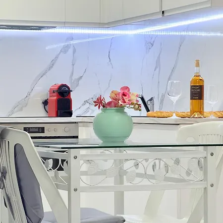Place Close To The Ac Air , Wi Fi, Parking Apartamento *