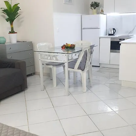 Place Close To The Ac Air , Wi Fi, Parking Appartement *