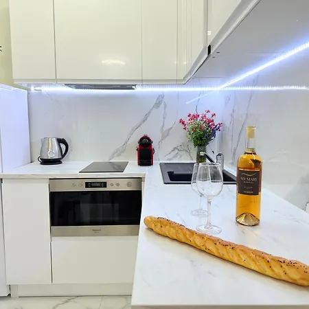 Place Close To The Ac Air , Wi Fi, Parking Appartement