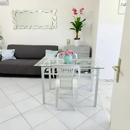 Place Close To The Ac Air , Wi Fi, Parking Appartement *