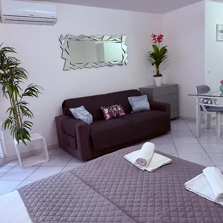 Place Close To The Ac Air , Wi Fi, Parking Appartement *