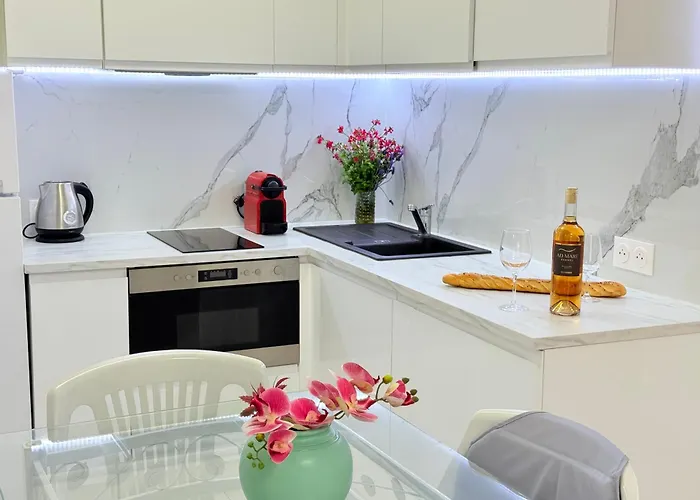 Place Close To The Ac Air , Wi Fi, Parking Appartement *