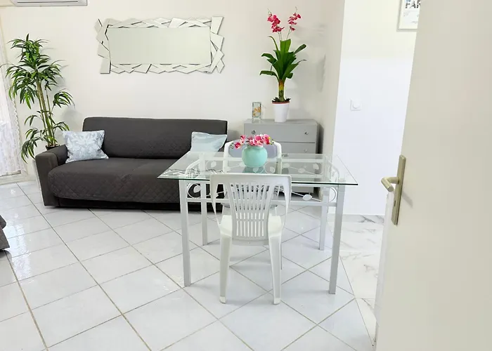 Place Close To The Ac Air , Wi Fi, Parking Appartement *