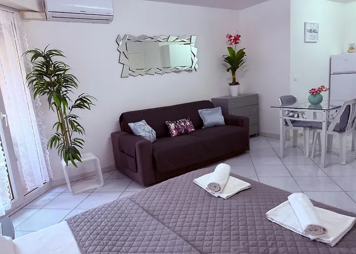 Place Close To The Ac Air , Wi Fi, Parking Appartement *